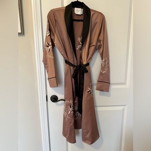 L’Academie The Lara Robe